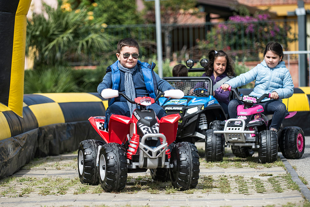 Migliaia in piazza festeggiano il Corolla