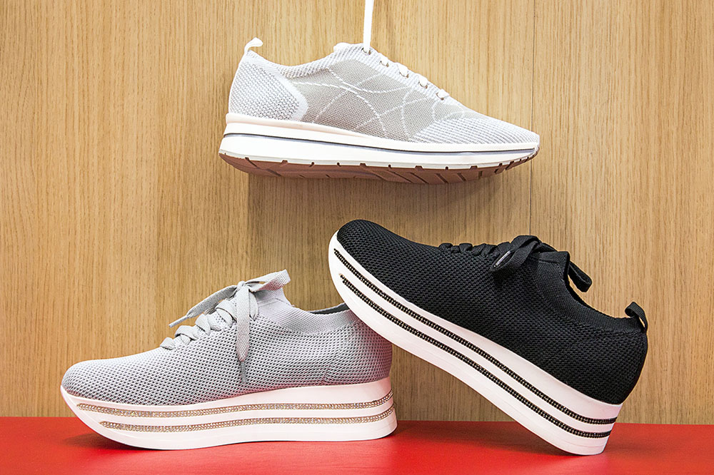 Con le “snockers” ai piedi